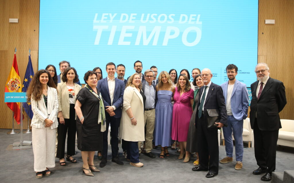 foto grupo estudio ley tiempo